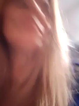 karlaanqui1 online show from April 28, 2026, 10:47 pm