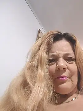 karlaanqui1 online show from December 20, 2025, 10:01 pm