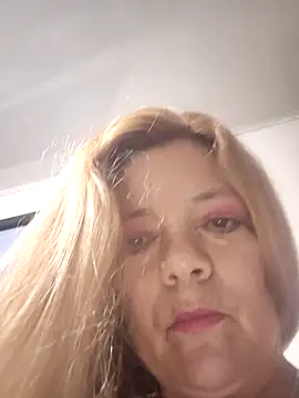 karlaanqui1 online show from April 17, 2026, 9:56 am