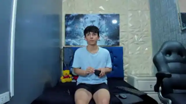 ElanGiraldo online show from March 18, 2026, 11:48 pm