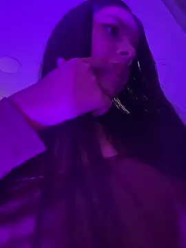 EmmiiGlow online show from April 6, 2026, 11:50 pm