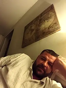 tomluckies online show from November 9, 2025, 5:06 pm