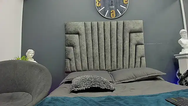 Ashton  Montana online show from December 19, 2025, 9:06 pm