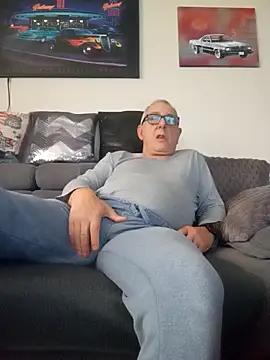 andy-1961 online show from November 17, 2025, 2:43 pm