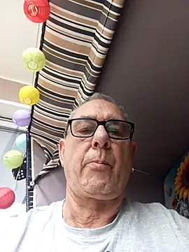 andy-1961 online show from November 26, 2025, 9:20 am