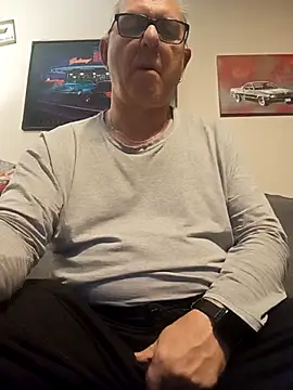 andy-1961 online show from November 12, 2025, 4:00 pm