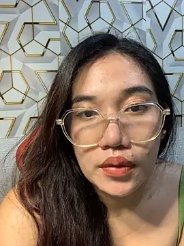 Xixiiey online show from April 7, 2026, 7:37 pm