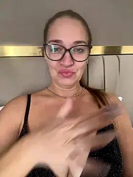 Milana8263 online show from December 17, 2025, 9:58 am