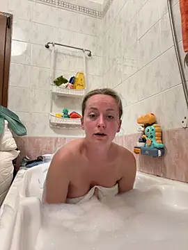 Snapshot of NaughtyAmore chatting on November 19, 2025, 4:51 pm NaughtyAmore online show from November 19, 2025, 4:51 pm