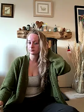 Snapshot of NaughtyAmore chatting on December 5, 2025, 10:03 am NaughtyAmore online show from December 5, 2025, 10:03 am