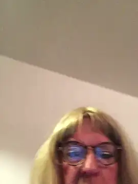 simone xdressing online show from March 25, 2026, 12:55 am