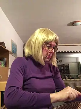 simone xdressing online show from November 10, 2025, 12:37 am