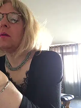 simone xdressing online show from April 19, 2026, 5:36 pm