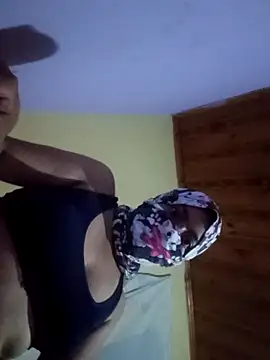 camilasuluaga online show from November 16, 2025, 11:52 pm