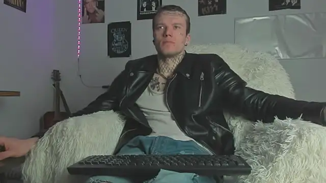 Huntall77 online show from April 10, 2026, 5:36 am