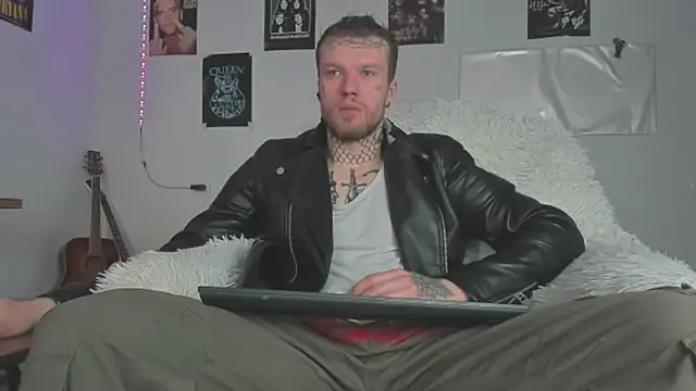 Huntall77 online show from April 3, 2026, 5:03 am