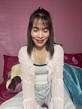 Snapshot of Soursop-op chatting on February 12, 2026, 6:13 am Soursop-op online show from February 12, 2026, 6:13 am