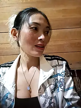 Snapshot of Soursop-op chatting on November 15, 2025, 6:39 am Soursop-op online show from November 15, 2025, 6:39 am