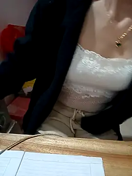 Feeling-hot online show from December 21, 2025, 2:52 pm