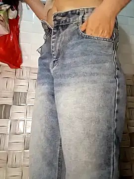 thuy-kieu online show from February 2, 2026, 8:41 pm