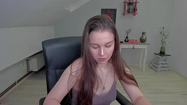 LouannaHart online show from February 25, 2026, 4:45 am