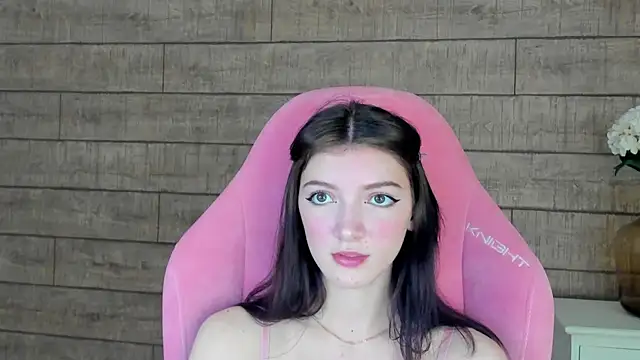 Snapshot of SophiaProve chatting on February 6, 2026, 4:47 pm SophiaProve online show from February 6, 2026, 4:47 pm