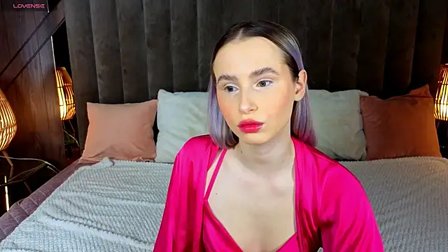 Snapshot of YourMoneyBossNikki chatting on November 15, 2025, 7:12 am YourMoneyBossNikki online show from November 15, 2025, 7:12 am