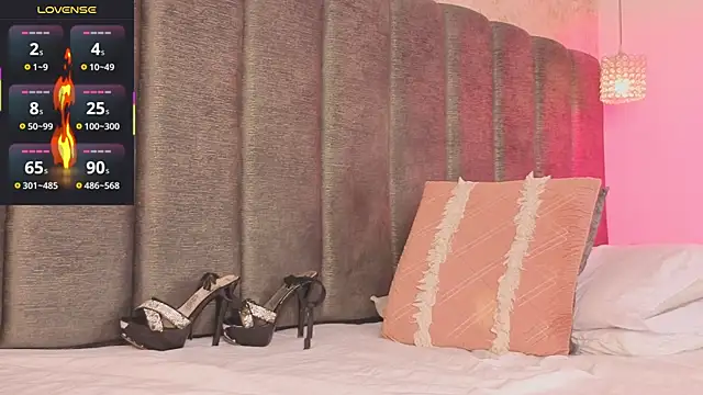 Tania Diaz  online show from December 13, 2025, 8:04 pm