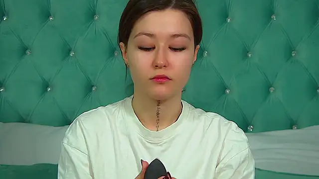 MiaJoys online show from November 27, 2025, 6:14 am