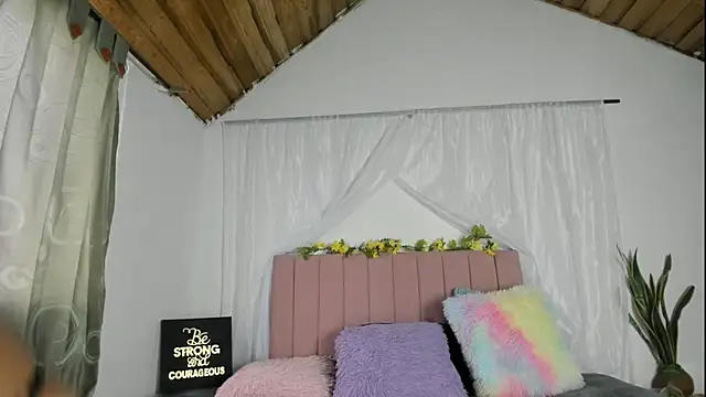 Snapshot of Jedah18 chatting on December 18, 2025, 8:23 pm Jedah18 online show from December 18, 2025, 8:23 pm