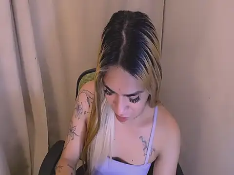 velvetviper06 online show from April 9, 2026, 2:24 am