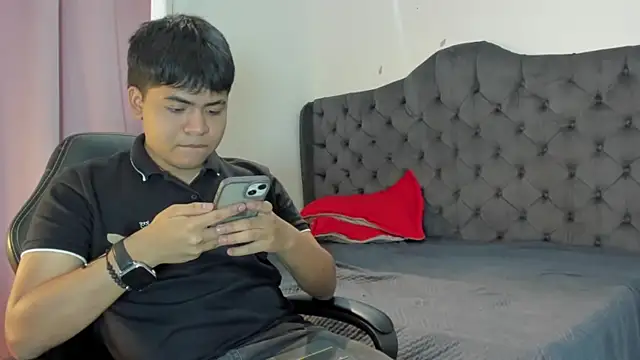 3guy3 online show from November 14, 2025, 7:39 pm