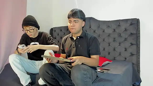 3guy3 online show from November 17, 2025, 7:18 pm