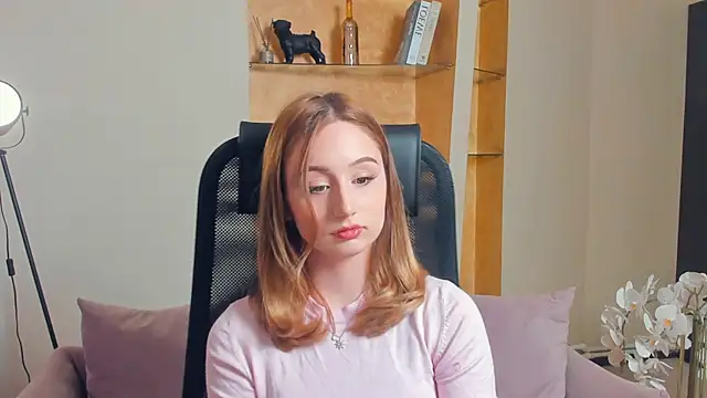 ReinaHenslin online show from November 11, 2025, 8:31 am