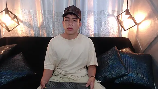 Snapshot of Aaron_foxx1 chatting on November 13, 2025, 12:09 pm Aaron foxx1 online show from November 13, 2025, 12:09 pm