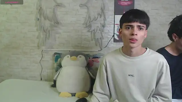 axel milo kairo and noa online show from January 13, 2026, 1:48 pm