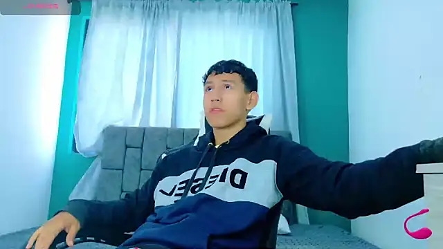 FelipeGonzalezz online show from November 19, 2025, 12:49 pm