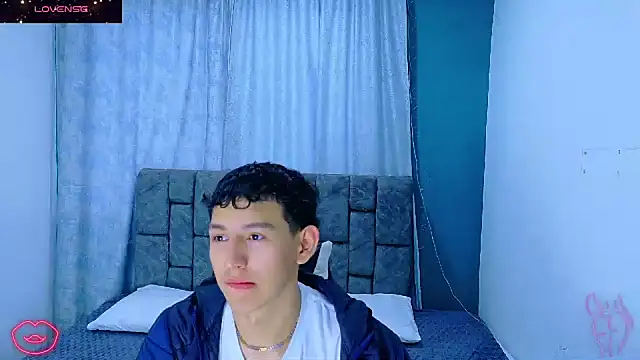 FelipeGonzalezz online show from January 11, 2026, 12:23 pm