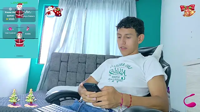 FelipeGonzalezz online show from November 28, 2025, 2:17 pm