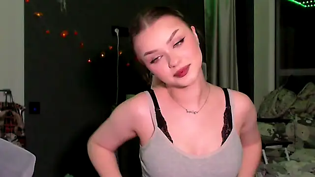 Snapshot of MissVelour chatting on November 13, 2025, 4:00 pm MissVelour online show from November 13, 2025, 4:00 pm