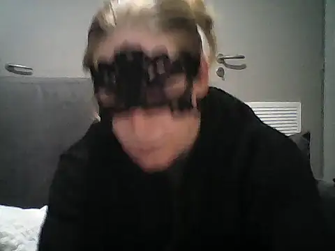 Snapshot of MelleEloa chatting on February 15, 2026, 10:41 pm MelleEloa online show from February 15, 2026, 10:41 pm