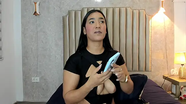 Snapshot of ArissDeLuna chatting on January 18, 2026, 9:51 pm ArissDeLuna online show from January 18, 2026, 9:51 pm