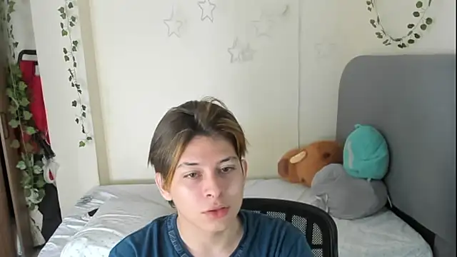 Snapshot of Felix_kitty chatting on November 12, 2025, 7:29 pm Felix kitty online show from November 12, 2025, 7:29 pm