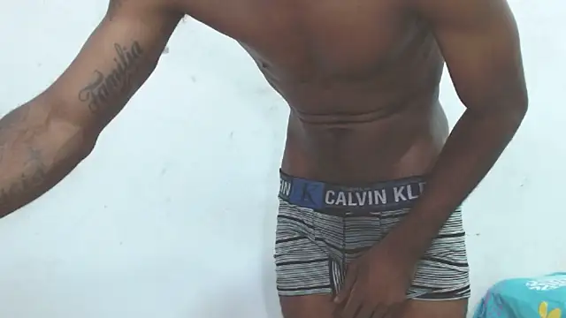 antonela-cris online show from December 15, 2025, 4:07 am