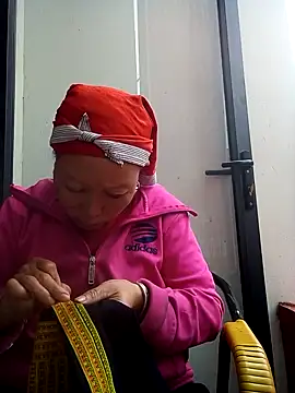 girl-hot2x online show from November 18, 2025, 2:05 am