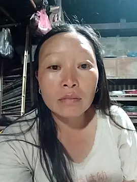 girl-hot2x online show from April 29, 2026, 11:47 am