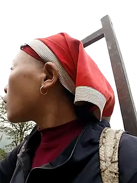 girl-hot2x online show from December 18, 2025, 1:11 am