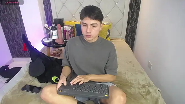 Samu FoXXX online show from December 16, 2025, 8:24 pm