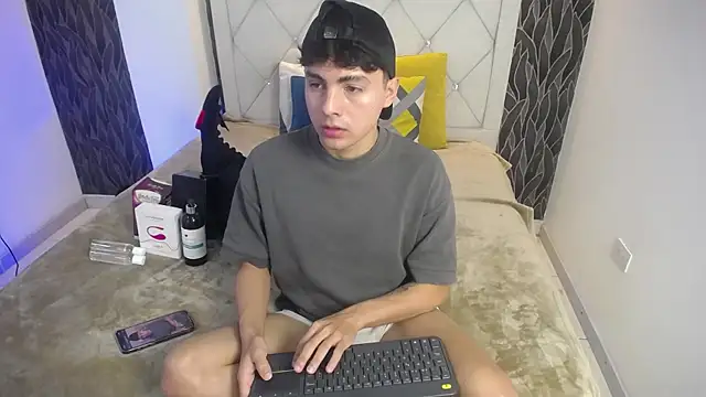 Samu FoXXX online show from December 5, 2025, 8:17 pm