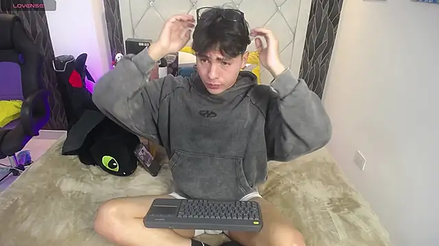 Samu FoXXX online show from December 4, 2025, 8:41 pm